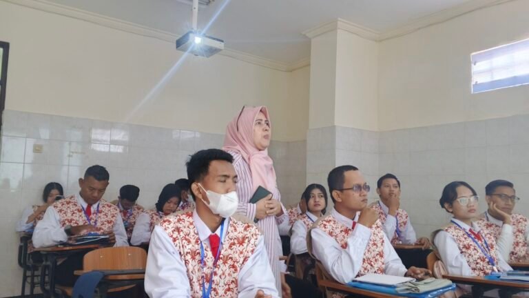 Growth Mindset Jadi Kunci Sukses Waiter: Soffy Balgies Dorong Peserta Pelatihan 2025 Bangun Pola Pikir Tumbuh