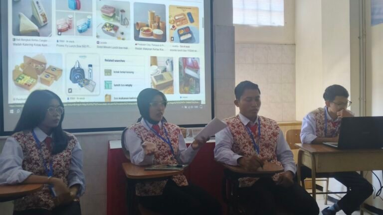 Peserta Pelatihan Perhotelan 2025 Belajar Bangun Relasi dan Mitra Kerja Bersama Soffy Balgies, S.Psi., M.Psi.